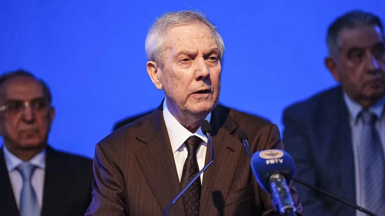 Aziz Yıldırım'dan kongrede tarihi çıkış: İhanet şebekesine meydan okuyan Fenerbahçe'ye borcum var!