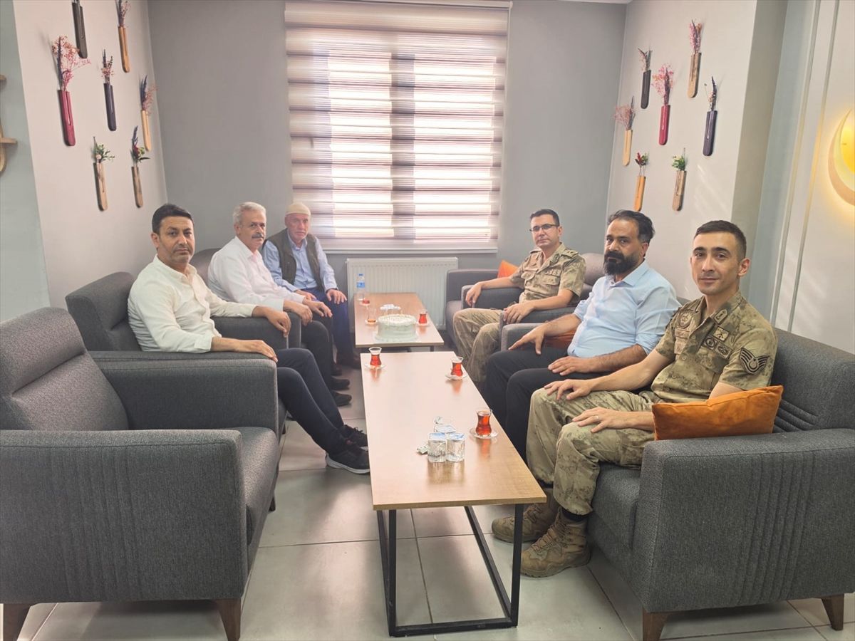Sason'da şehit ailelerinden jandarmaya ziyaret