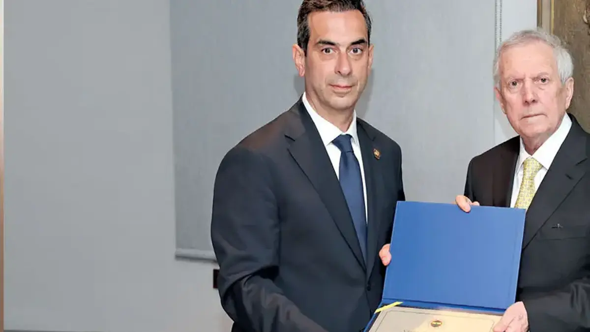 Mazbatayı aldı kolları sıvadı