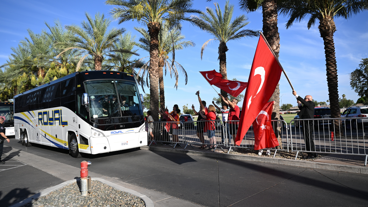 Bizim Çocuklar, Arizona'da kampa girdi: Otel girişinde coşkulu karşılama