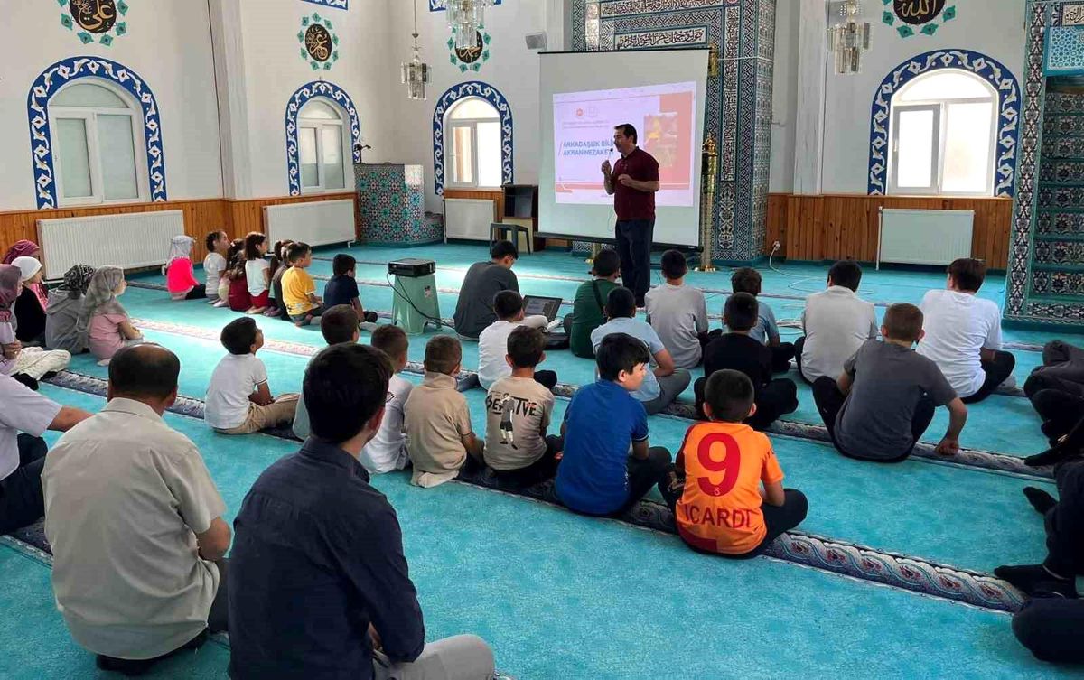 Hisarcık'ta Yaz Kur'an Kurslarında öğrenciler bilinçlendiriliyor