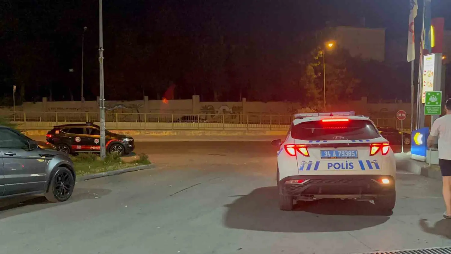 Eyüpsultan'da motosikletlilere silahlı saldırı: 3 yaralı