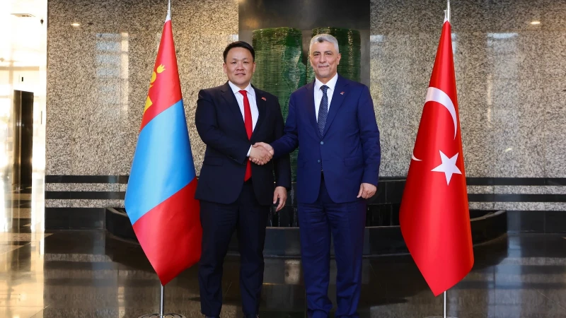 Ticaret Bakanı Bolat, Moğolistan Başbakan Yardımcısı Nomtoibayar ile görüştü
