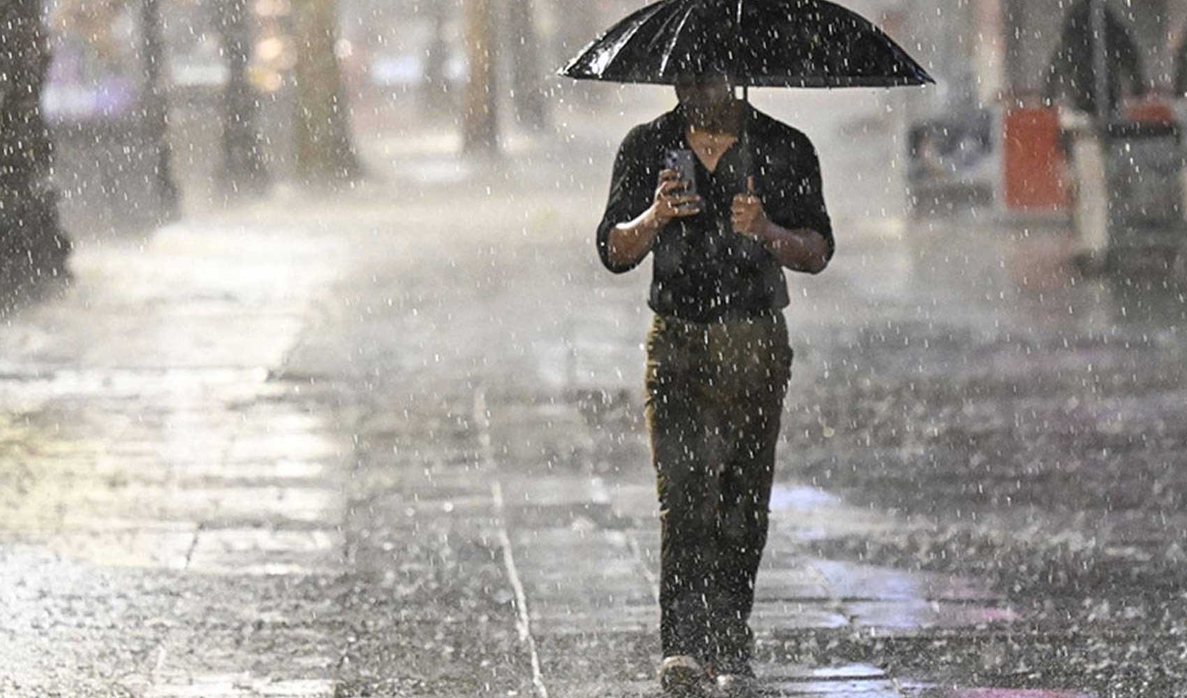 Meteoroloji'den kuvvetli yağış ve rüzgar uyarısı! İstanbul, Ankara ve İzmir'de hava nasıl olacak?