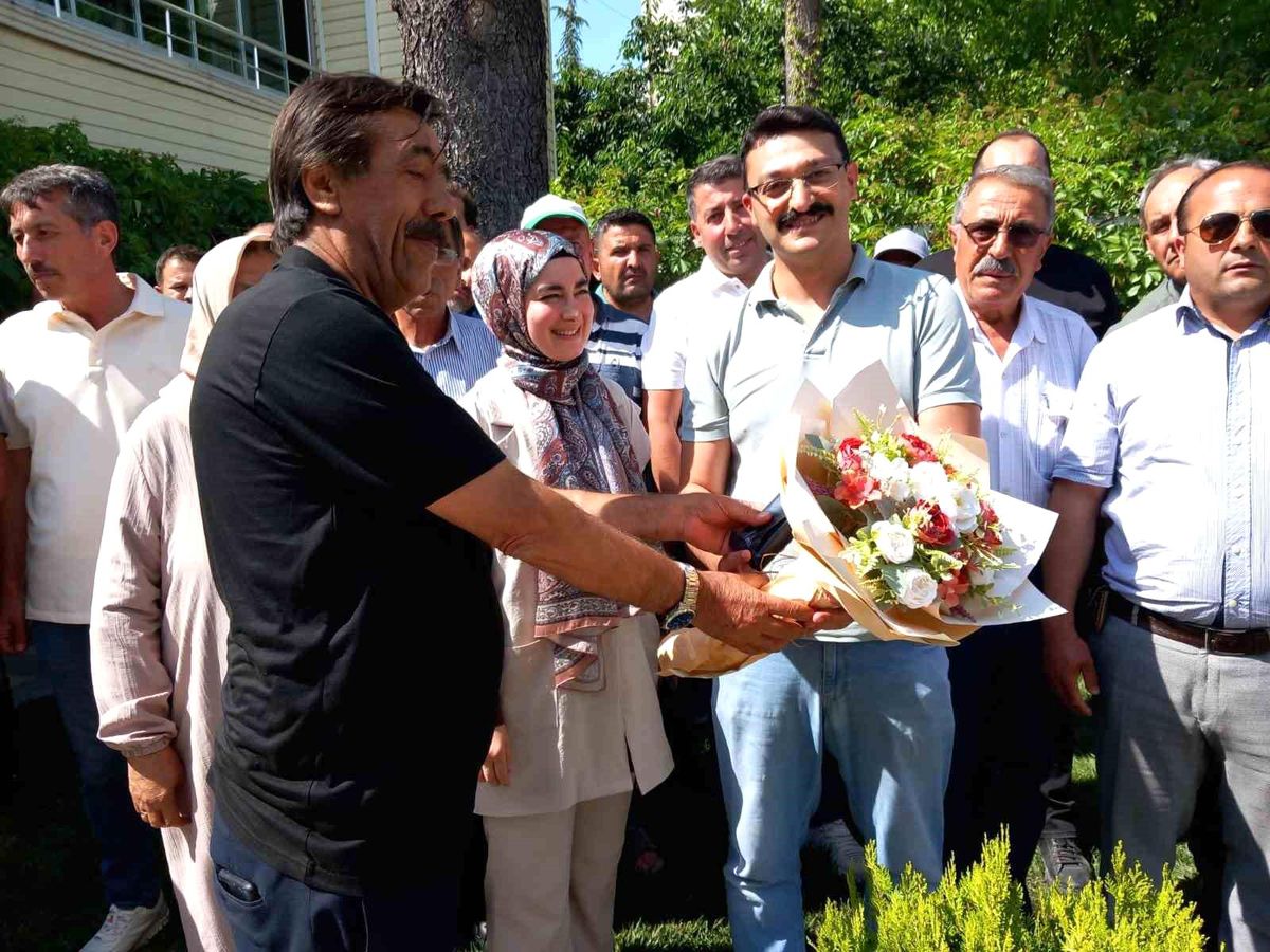 Gönüllere dokunan Emirdağ Kaymakamı konvoyla uğurlandı