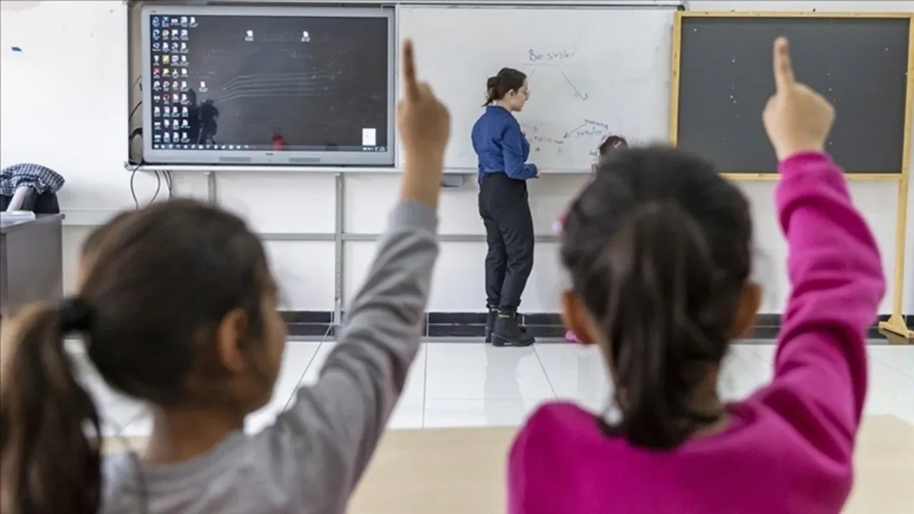Öğretmen alımında yeni dönem: Özel okullarda akademi şartı kaldırılıyor