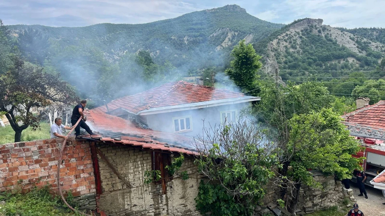 Bilecik’te evin fırın olarak kullanılan bölümünde çıkan yangın söndürüldü