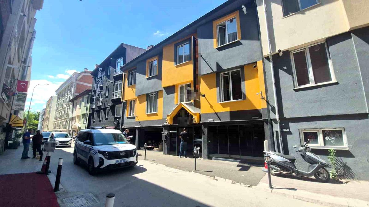 Eskişehir'de 30 yaşındaki genç adam evinde ölü bulundu