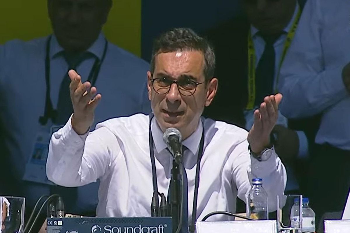 Şekip Mosturoğlu: Genel kurula mı geldiniz, yoksa maça mı?