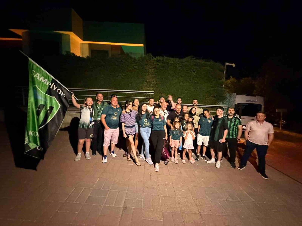 Kocaelispor taraftarlarından kaptanlarına büyük sürpriz, tarihe geçen veda