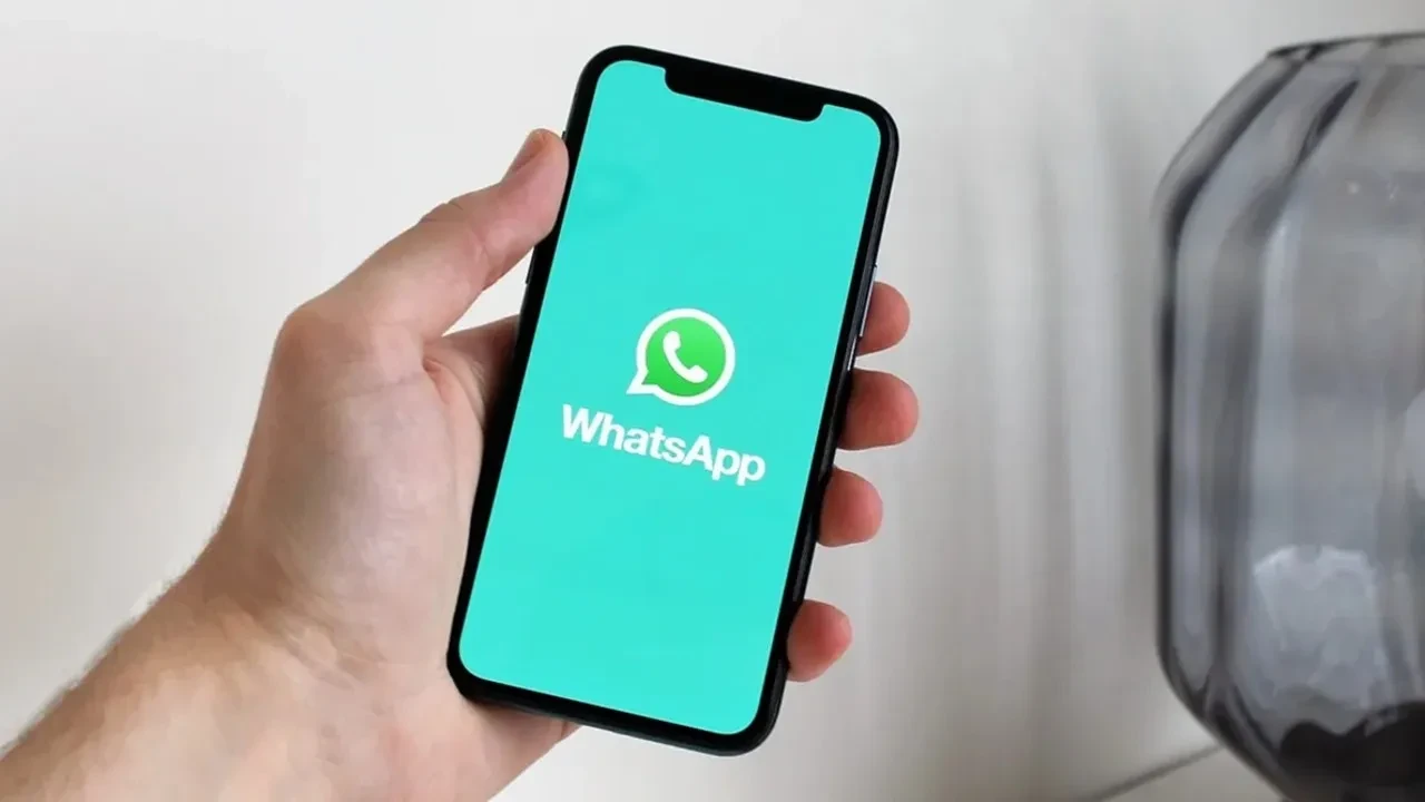 WhatsApp yeni özelliklerini duyurdu: CarPlay, iPad ve PDF desteği genişliyor