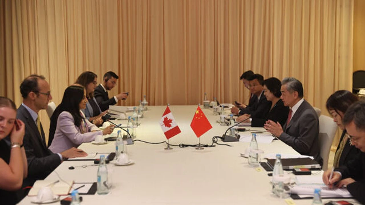 Wang Yi'den üçlü diplomasi turu: İş birliği ve ticaret masada