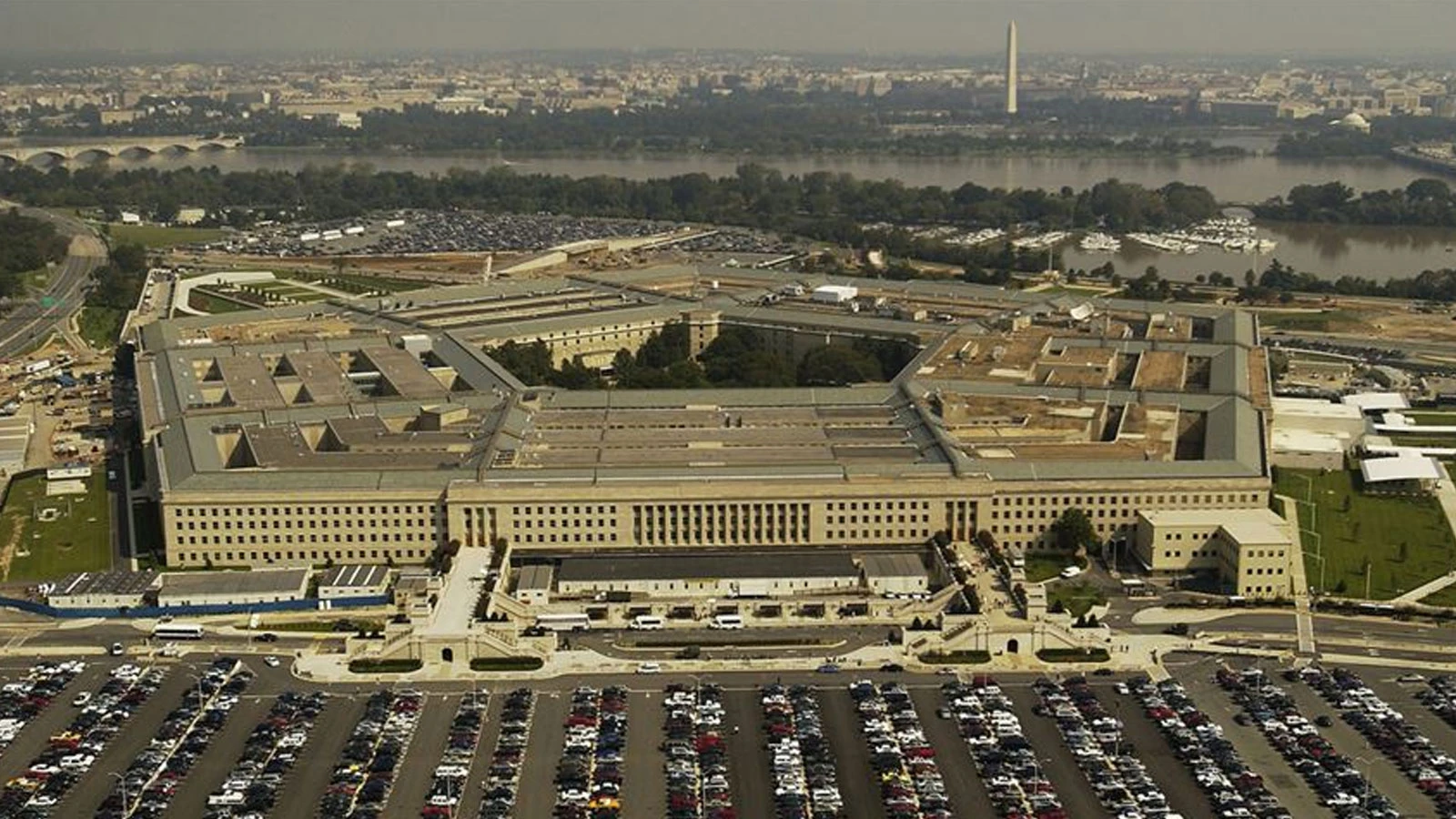 Pentagon'da kimyasal alarm! Bina acil tahliye edildi