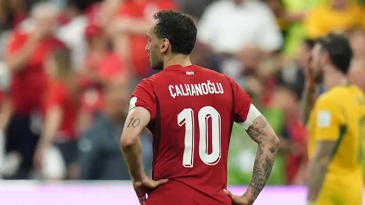 Hakan Çalhanoğlu'ndan dikkat çeken sözler: Bazen tokat yemek...