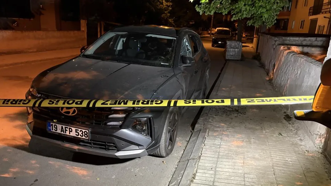 Babasının evine ateş açtı, arabasına da zarar verdi!