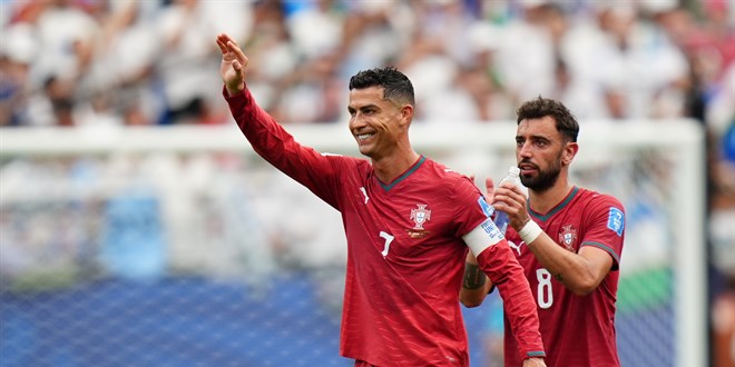Cristiano Ronaldo tarihe geçti, Portekiz 5-0'la güldü