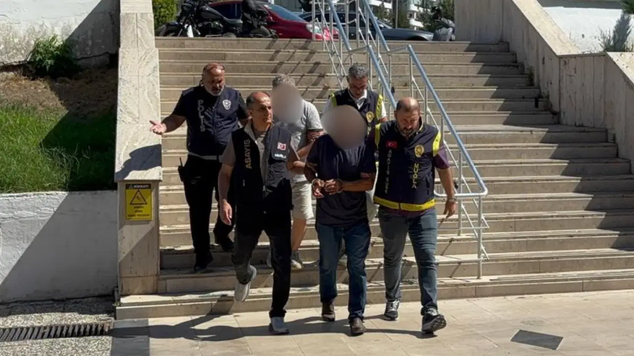 FETÖ’den ihraç edilen emniyet müdürü parke taşı hırsızlığı suçlamasıyla gözaltına alındı
