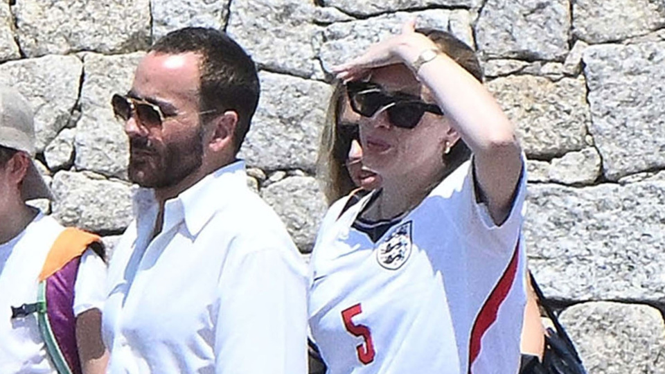 Adele tatilde İngiltere formasıyla