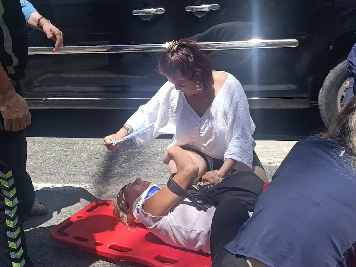 Antalya'da yay geçidinden geçen turiste motosiklet çarptı
