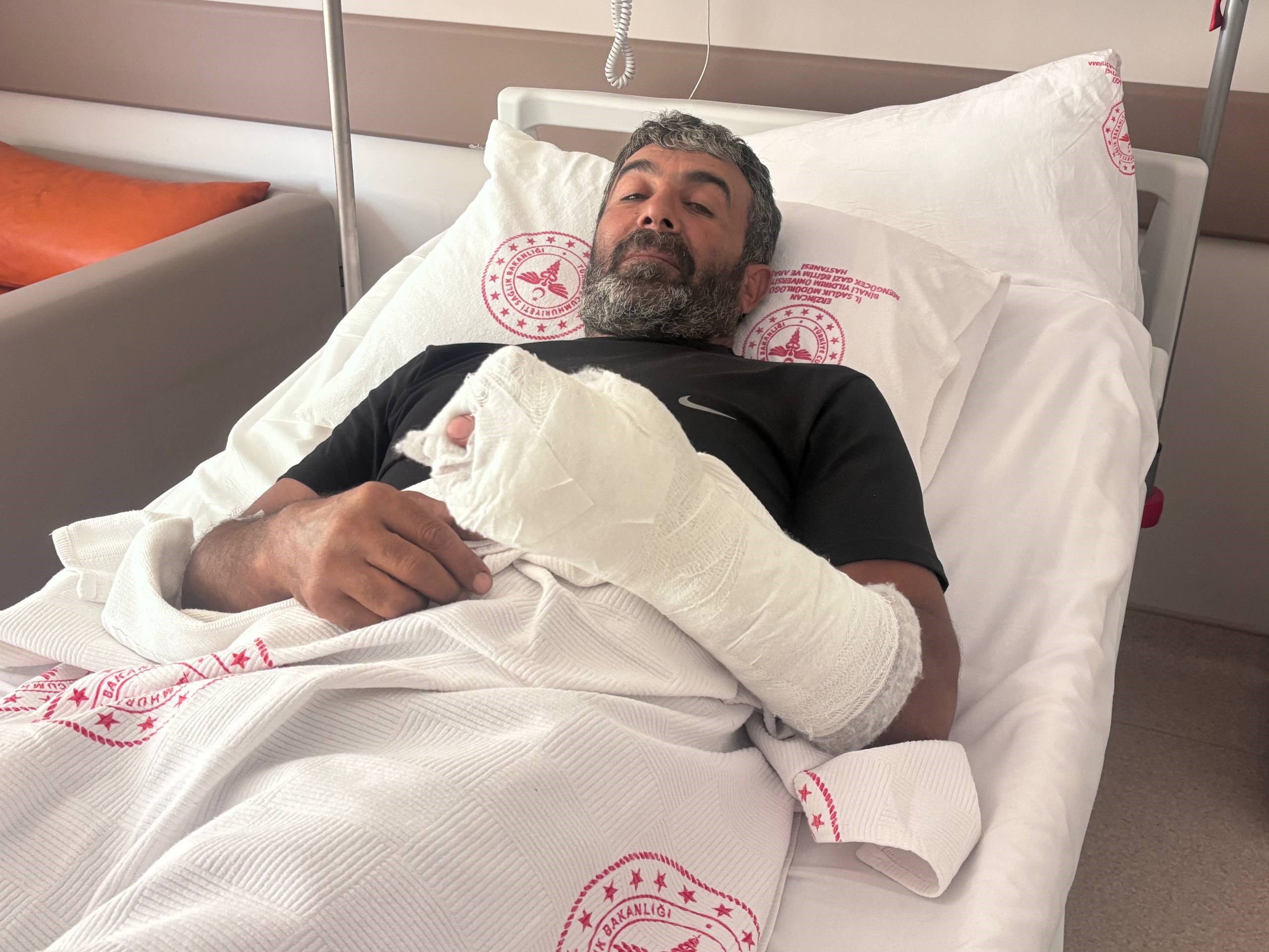 Ayı saldırısından yaralı kurtuldu. "Kürek olmasaydı sonum ne olurdu bilmiyorum"