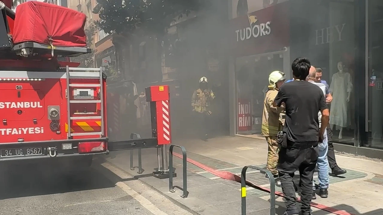Şişli’de yeraltından yükselen dumanlar itfaiyeyi alarma geçirdi