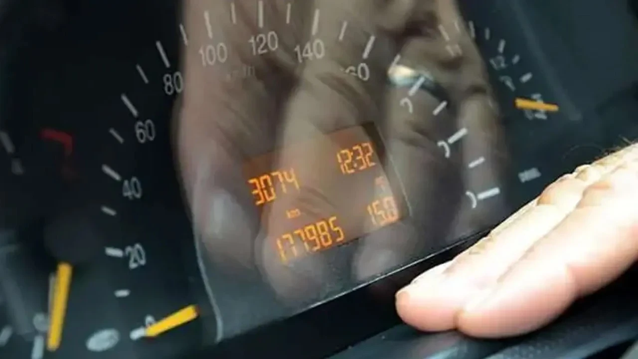 Sahte ekspertiz ve düşük kilometre dolandırıcılığına operasyon: 21 gözaltı
