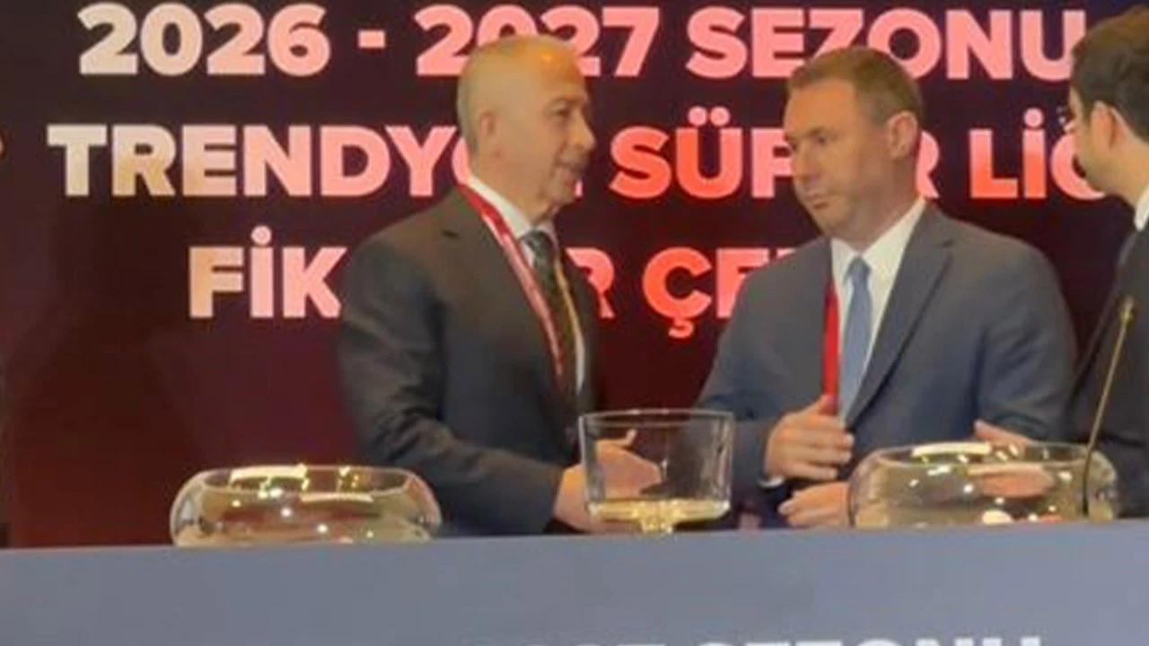 Süper Lig fikstür çekimine damga vuran an! Elini sıkmadı
