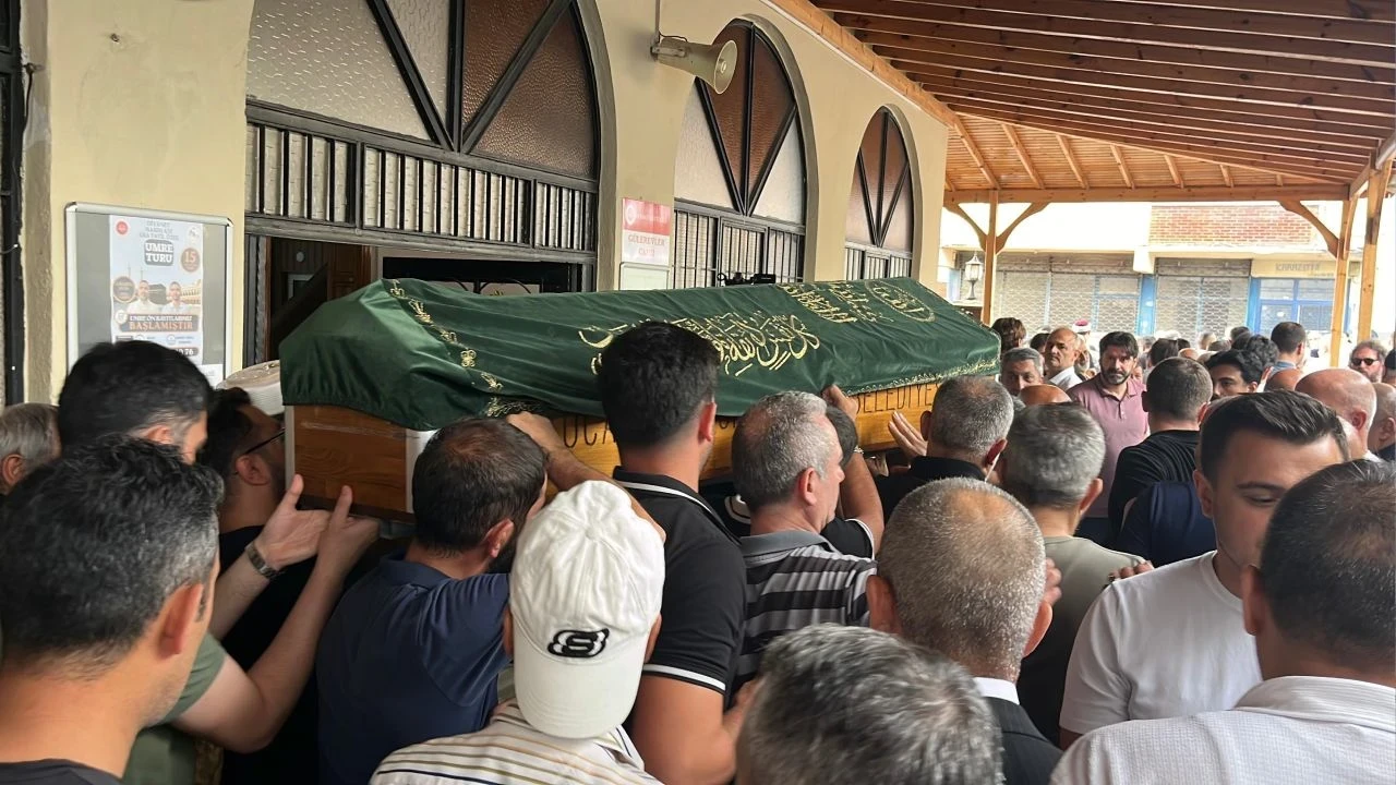 Dron saldırısında hayatını kaybeden gemi personeli toprağa verildi