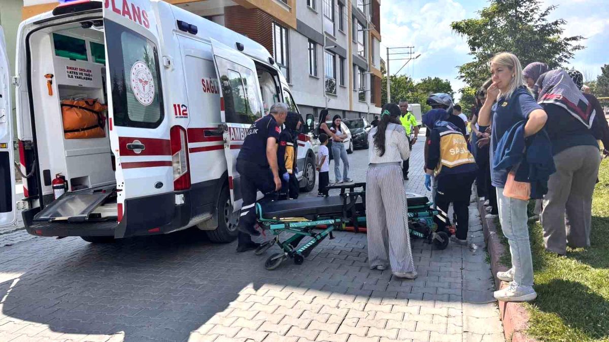 Tavşanlı'da motosiklet devrildi: 2 yaralı