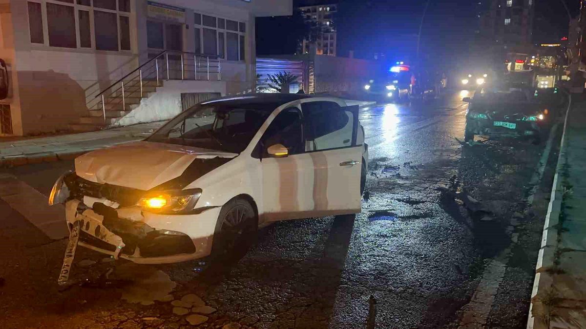 Elazığ'da zincirleme trafik kazası: 3 yaralı