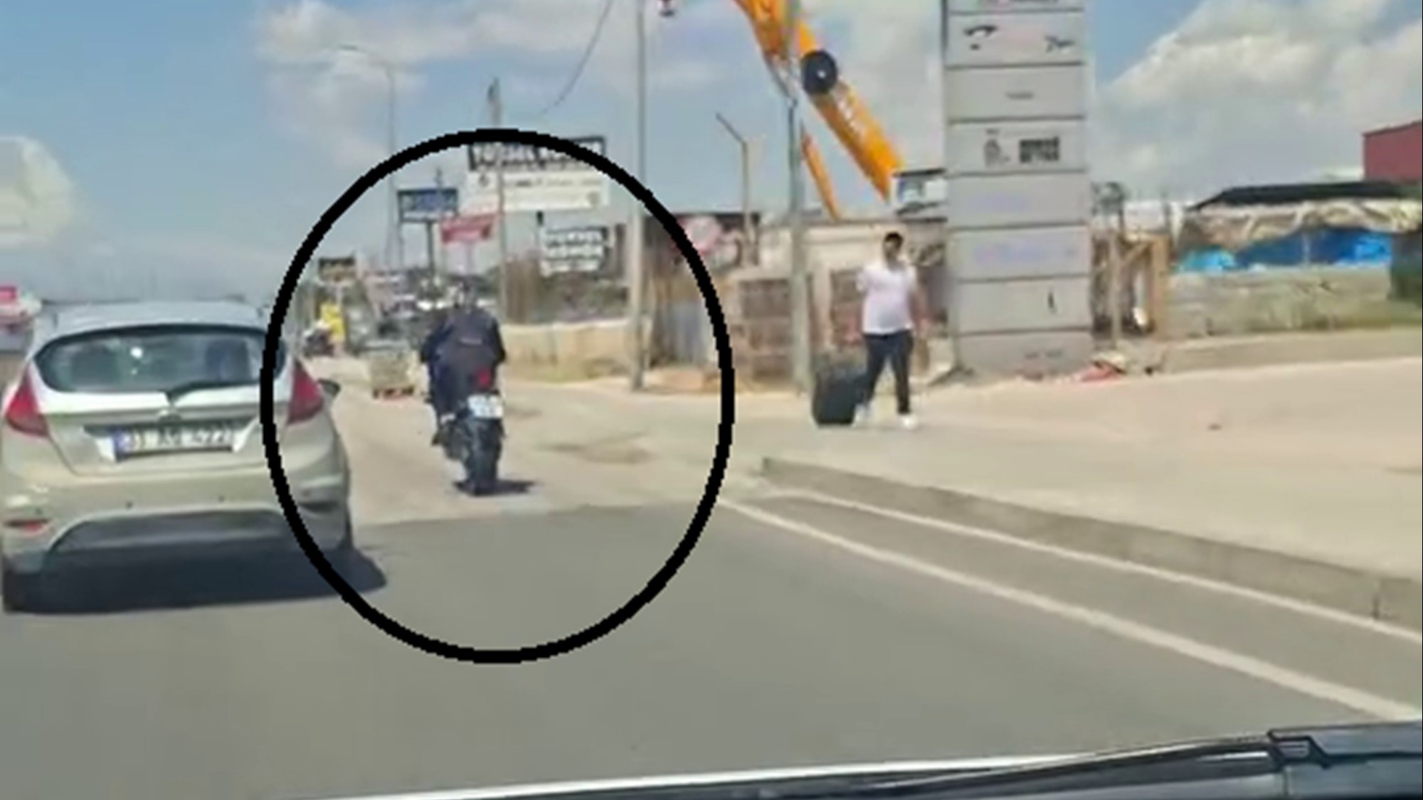 Trafikte tek teker yaparak ilerleyen sürücüye 46 bin TL ceza