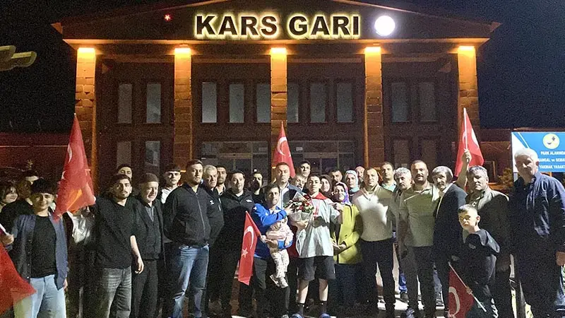 Trenle gelen şampiyona coşkulu karşılama