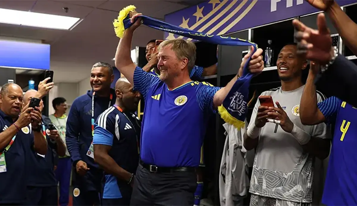 Hollanda Kralı'ndan Curaçao'ya sürpriz destek! Soyunma odasına inip dans etti