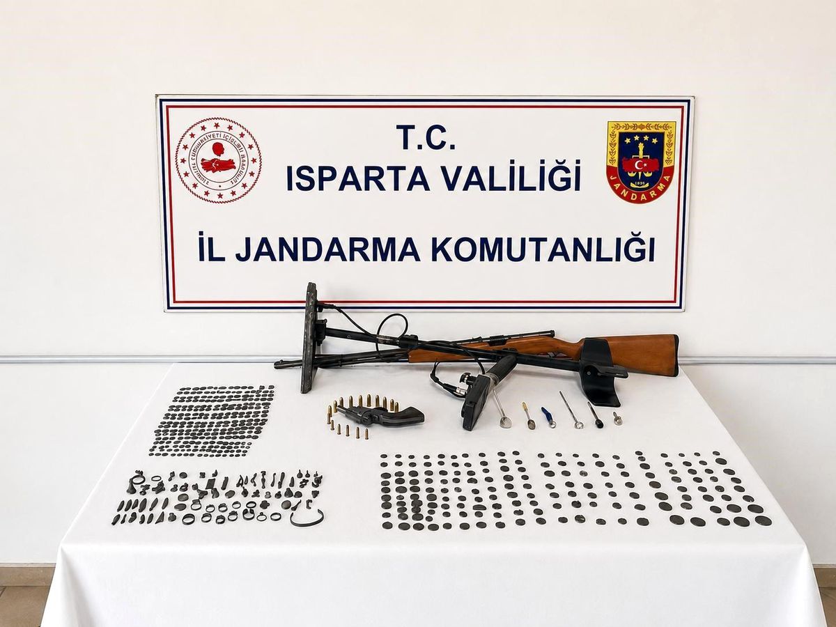Isparta'da tarihi eser kaçakçılığı operasyonu: 421 sikke ele geçirildi