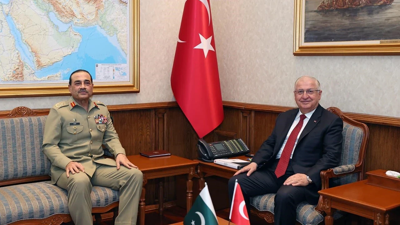 Bakan Yaşar Güler, Pakistanlı komutan Mareşal Syed Asim Munir’i kabul etti