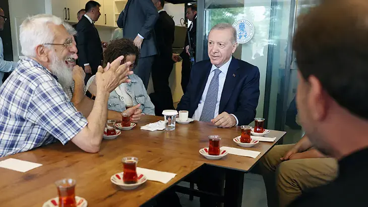 Cumhurbaşkanı Erdoğan Beyoğlu'nda vatandaşlarla buluştu