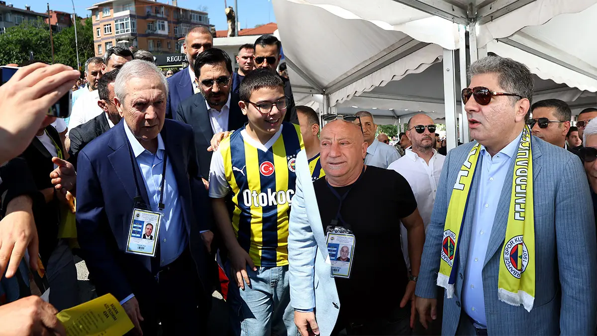 Fenerbahçe genel kurulunda başkan adaylarına yoğun ilgi