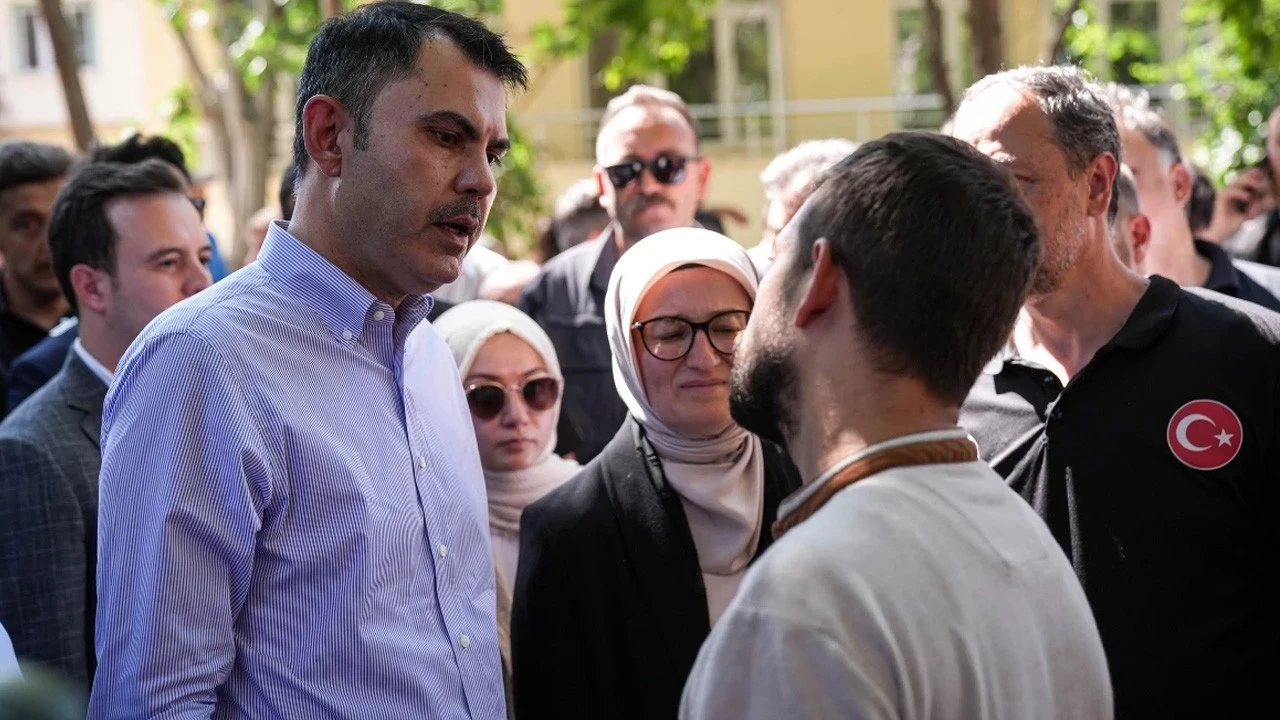 Sındırgı’da depremzedelerin yüzü güldü! Bakan Kurum duyurdu: Çok yakında teslim edeceğiz! Adile Teyze: Murat oğlum söz verdi... Hayallerimden bile güzel olmuş