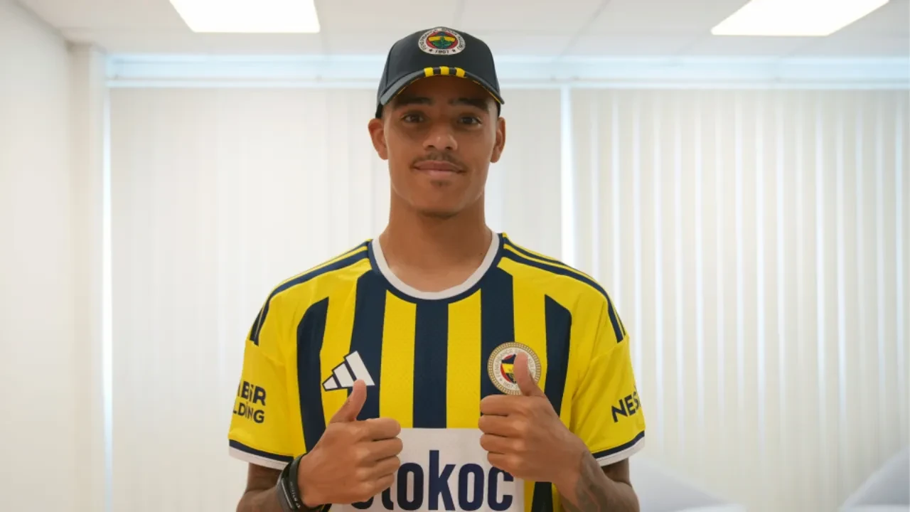 Fenerbahçe'nin yeni transferi Mason Greenwood İstanbul'a ayak bastı!