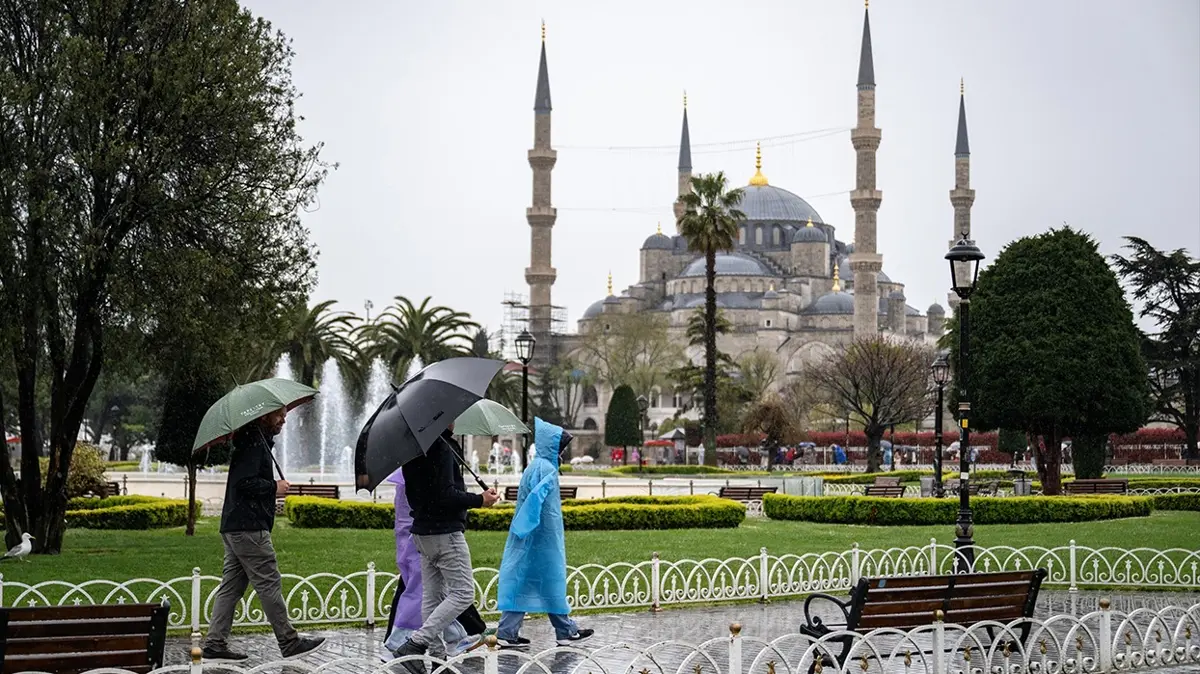 İstanbul'da beklenen yağış başladı: Birçok ilçede sağanak etkili oluyor