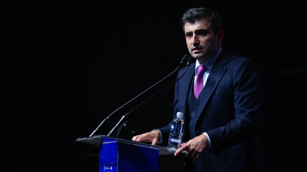 Selçuk Bayraktar'dan tuhaf çıkış: İnsanların hızla makineleştiği karanlık bir çağa doğru yol alıyoruz