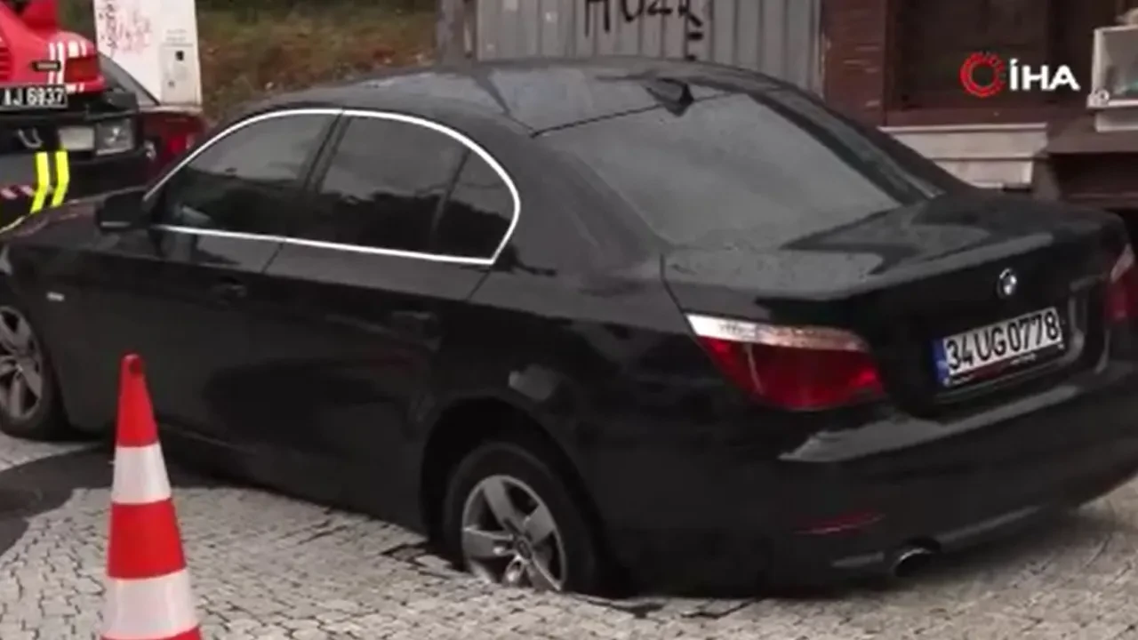 Eyüpsultan'da yol "pat diye" çöktü, aracıyla içinde kaldı