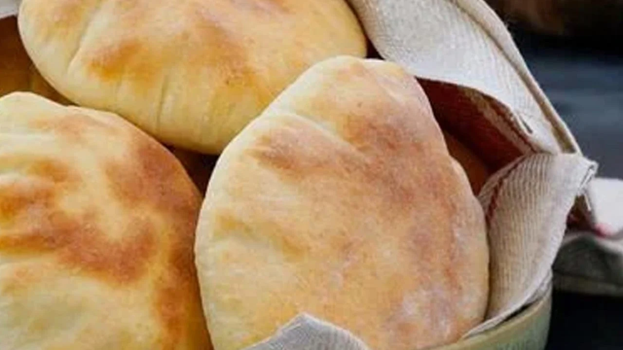 Pita Ekmeği: Peşine düşülen geleneksel lezzet, asırlık yolculuğu Orta Doğu'ya dayanıyor! Hazırlık adımları...
