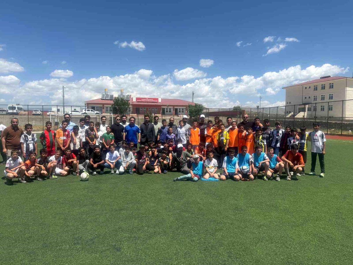 Çaldıran'da yaz Kur'an kursu öğrencileri futbol turnuvasında buluştu