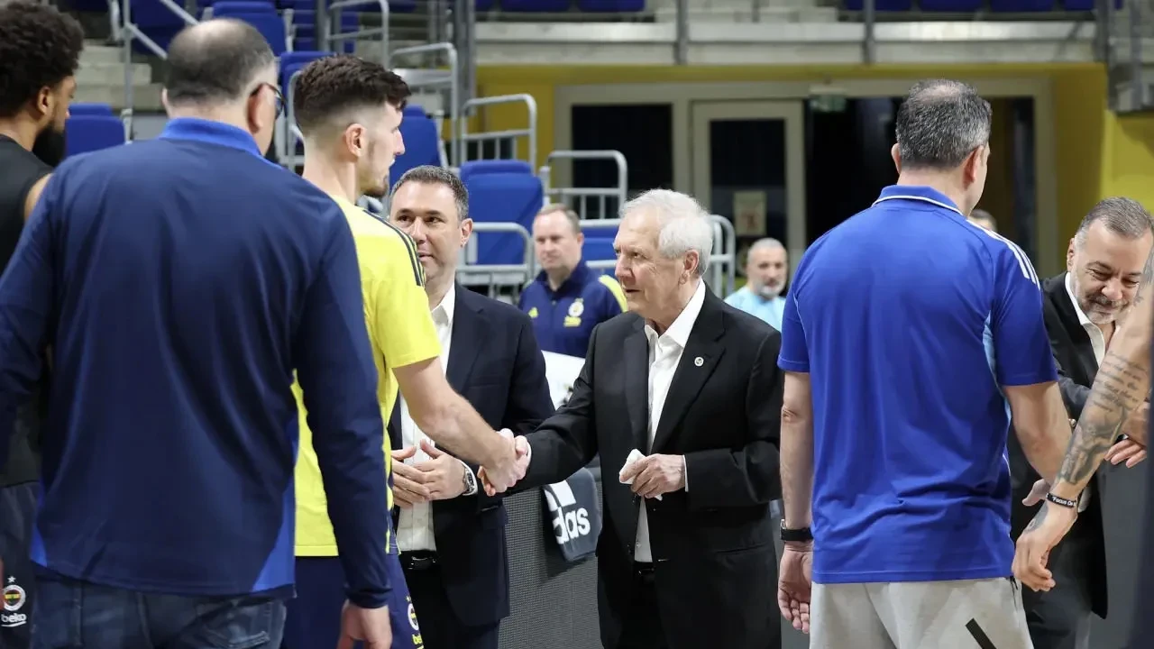 Aziz Yıldırım’dan basketbol derbisi öncesi Fenerbahçe Beko’ya ziyaret