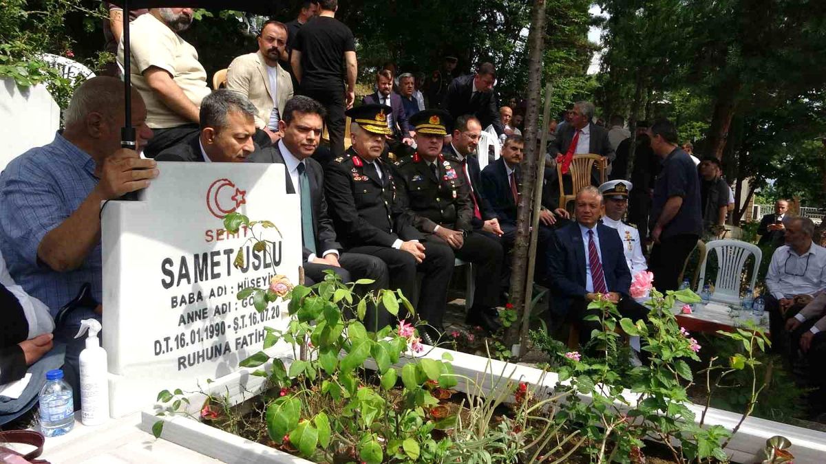 15 Temmuz Şehidi Samet Uslu Kabri Başında Dualarla Anıldı