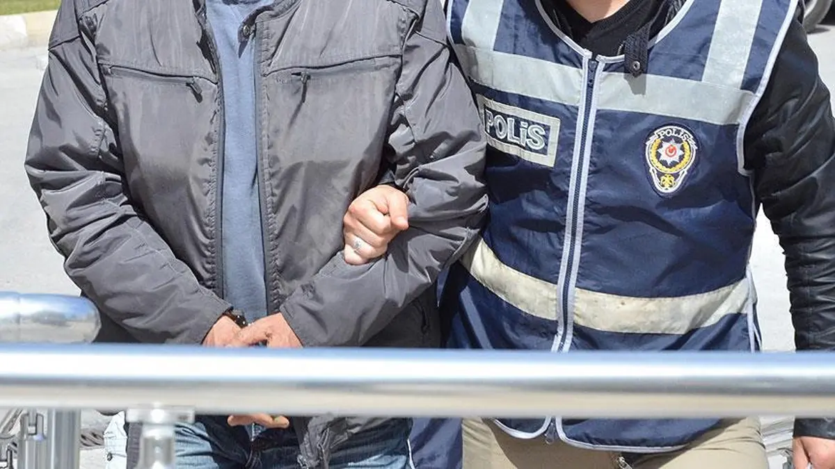Göçmen kaçakçılığından uluslararası aranan şüpheli İstanbul Havalimanı'nda yakalandı