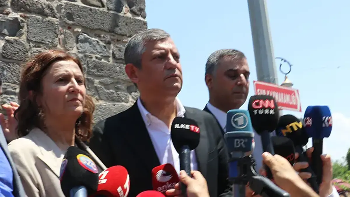 Özgür Özel: Kayyımdan sonra binaları geride bıraktık, yürüyoruz