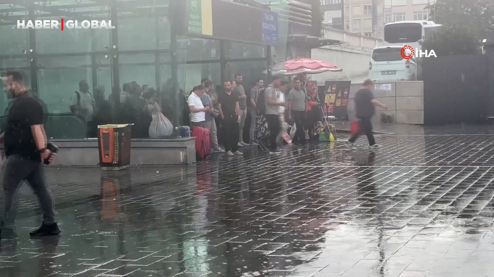 İstanbul'da sağanak yağış başladı