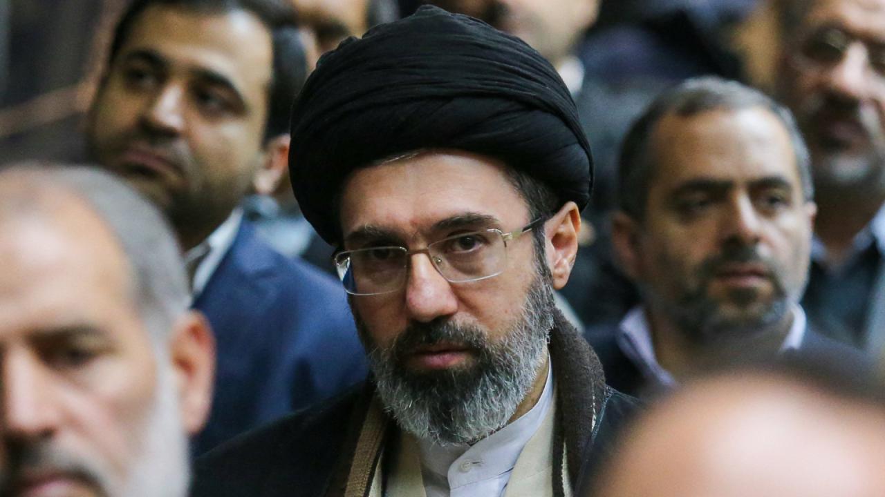 Hamaney'den "düşman hibrit savaşa yöneldi" açıklaması
